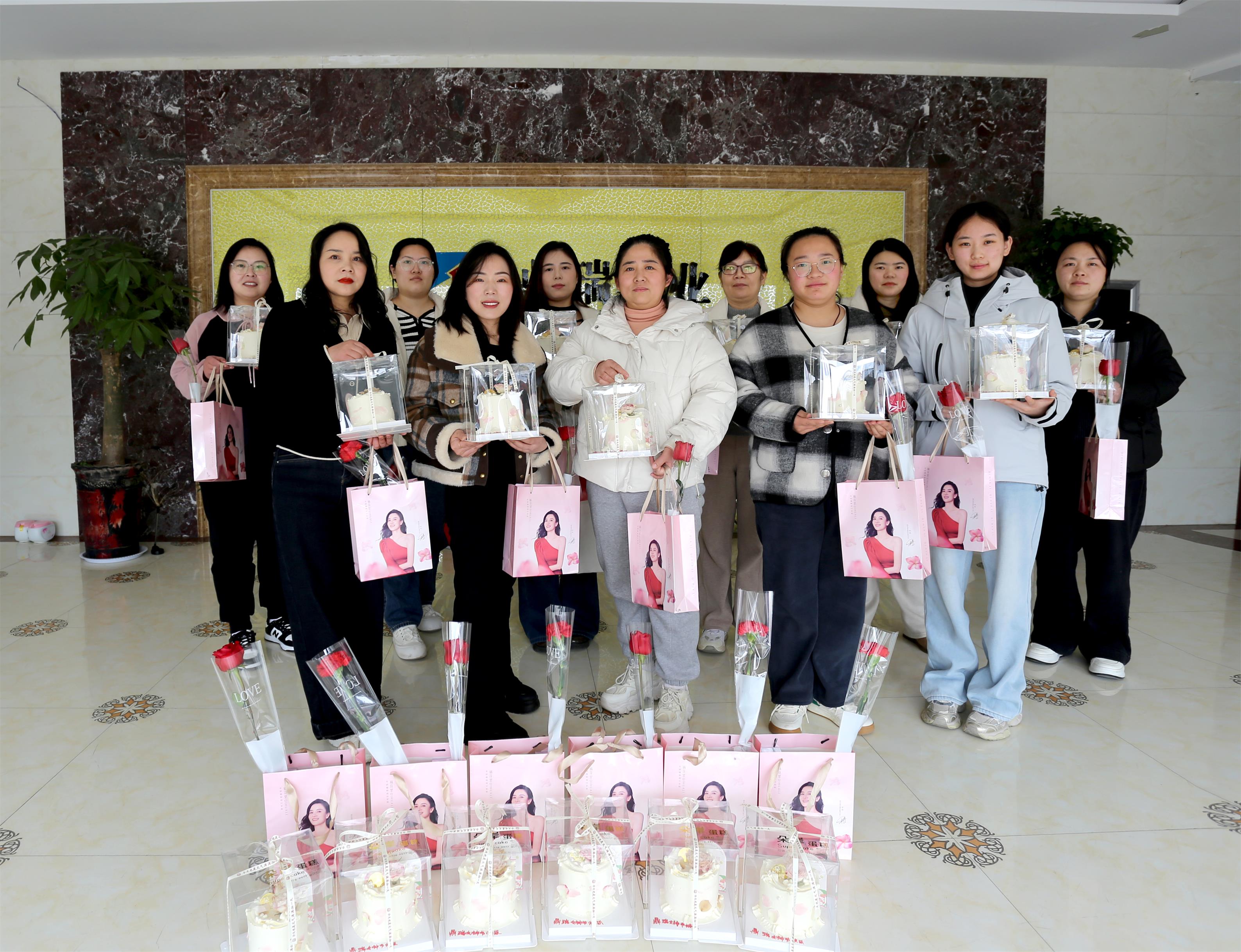 鼎瑞建工集团祝女神们节日快乐